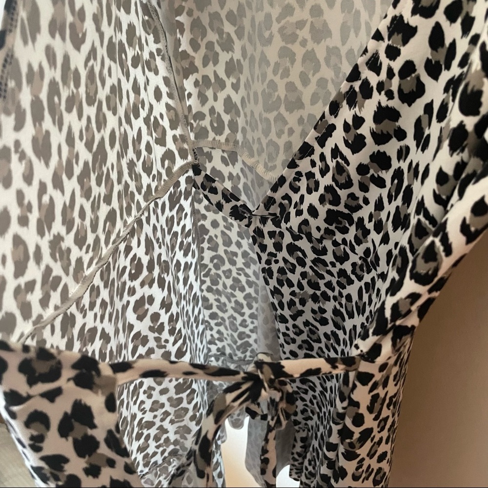 H&M Divided Black and White Leopard Print Wrap Dress - Picture 6 of 8